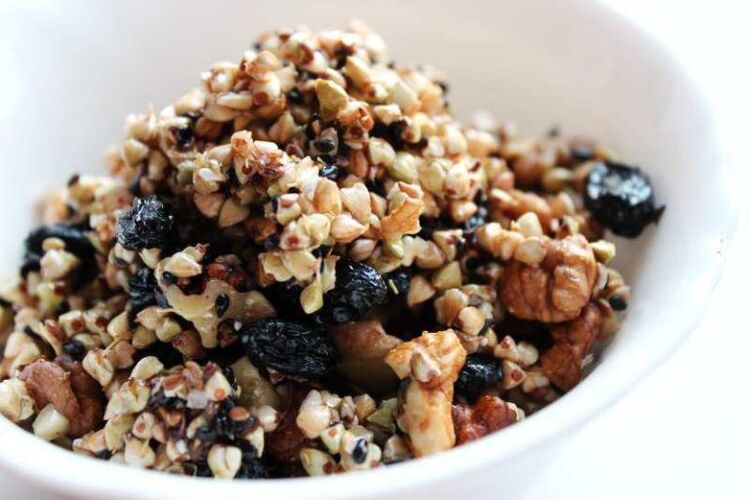 Buckwheat with the addition of dried apricots and prunes - a dish option in the buckwheat diet menu